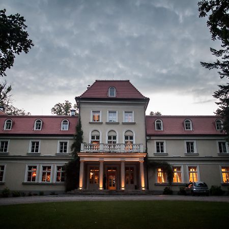 Dwór Sieraków Hotel Exterior foto