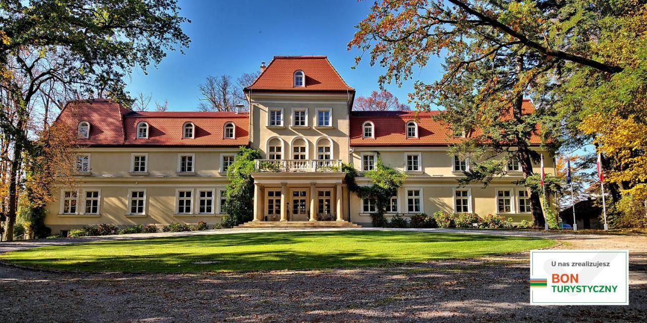 Dwór Sieraków Hotel Exterior foto