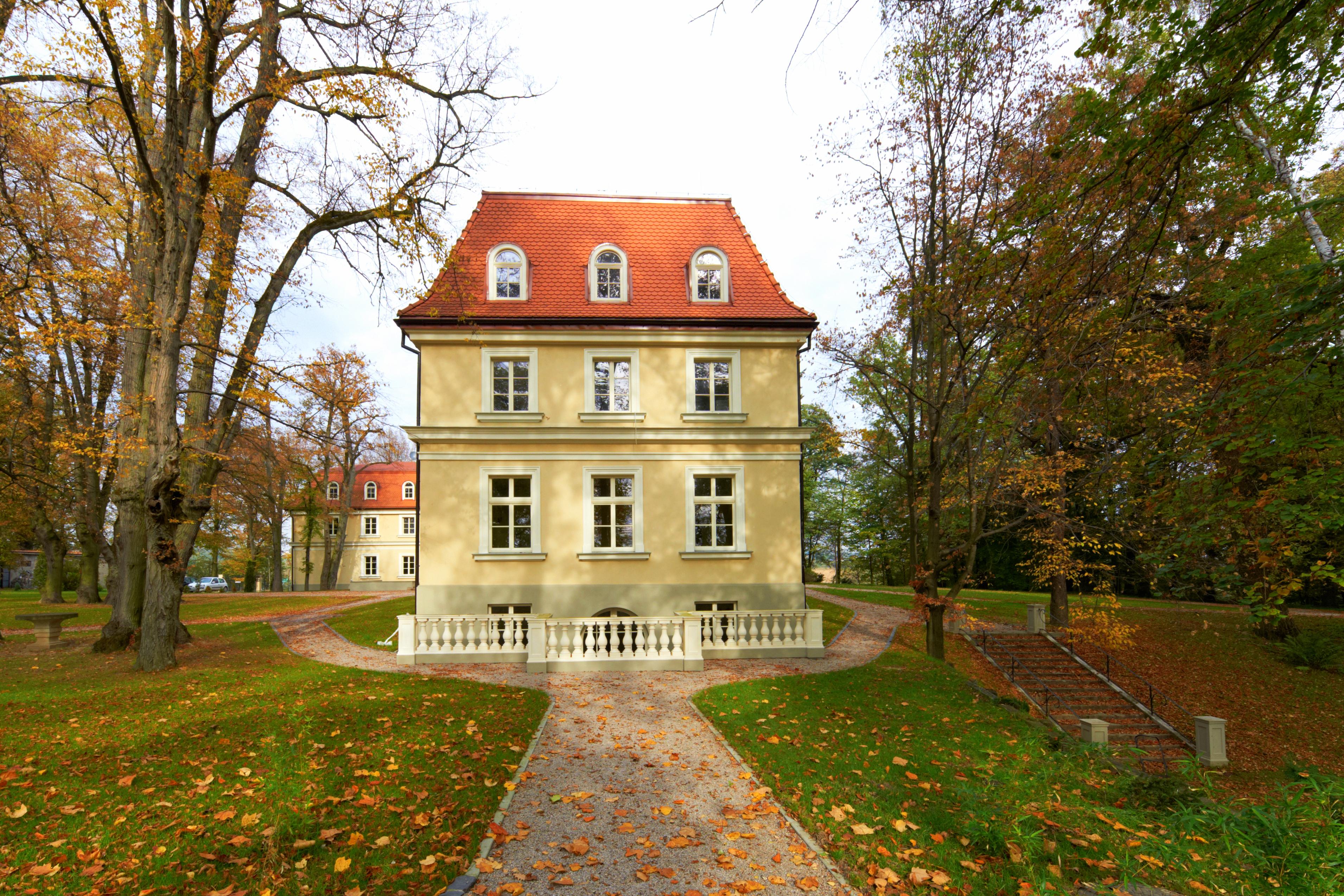 Dwór Sieraków Hotel Exterior foto