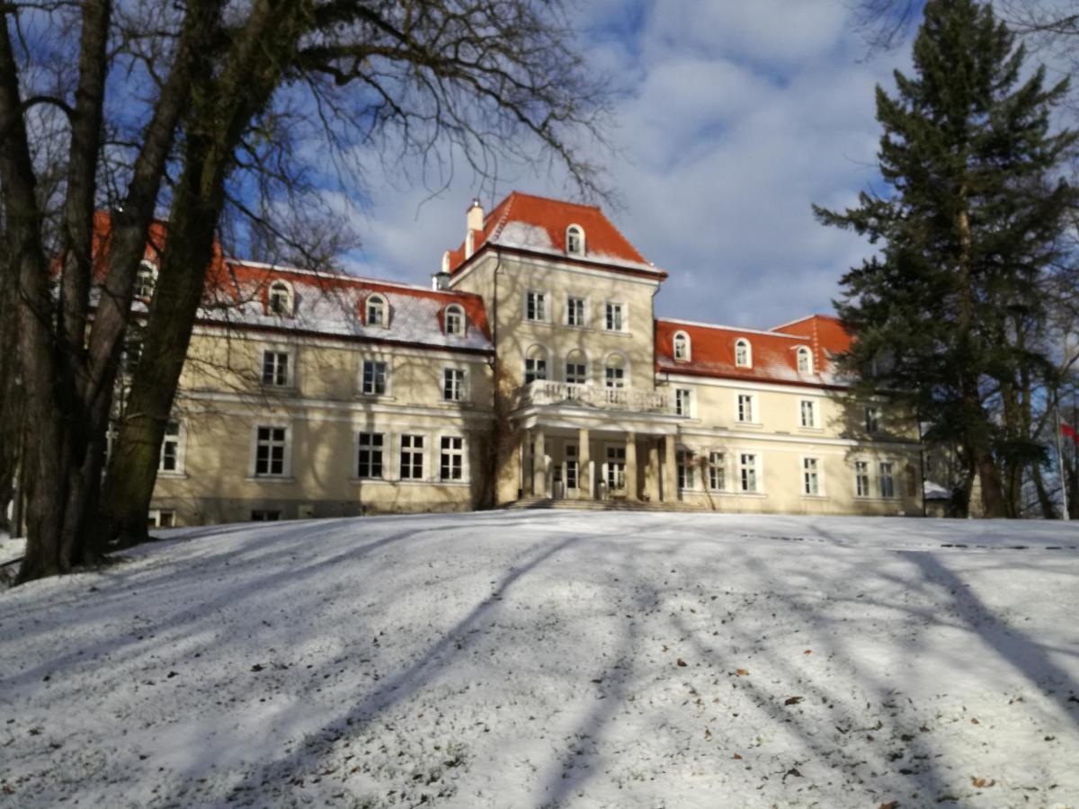 Dwór Sieraków Hotel Exterior foto