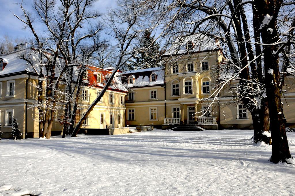 Dwór Sieraków Hotel Exterior foto